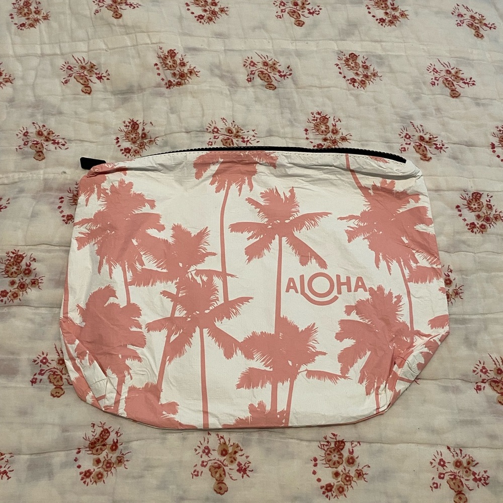 Aloha collection mid pouch , gently used condition